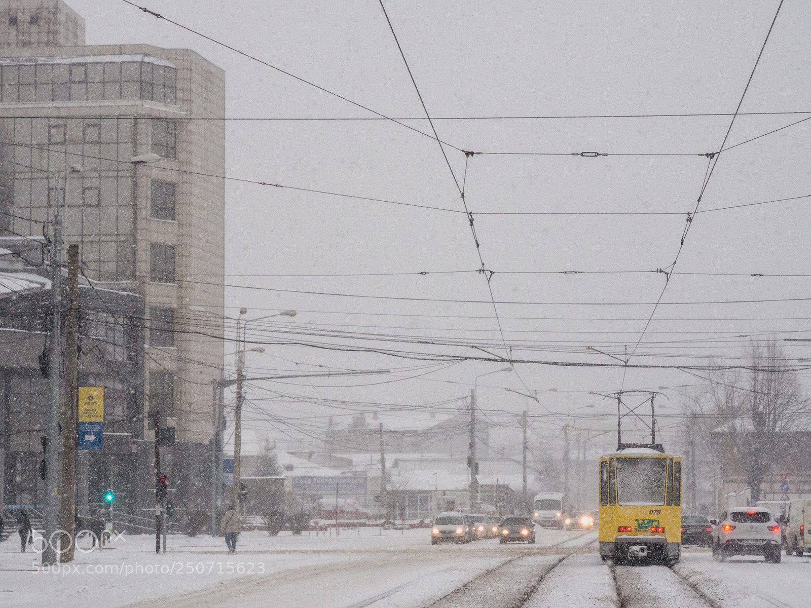 Olympus OM-D E-M10 II sample photo. Traffic photography