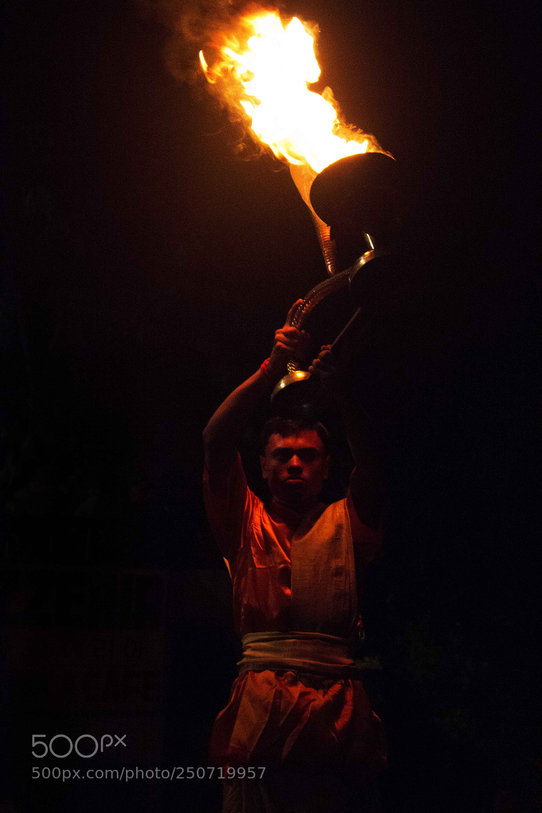 Canon EOS 600D (Rebel EOS T3i / EOS Kiss X5) sample photo. Ganga ritual by a photography