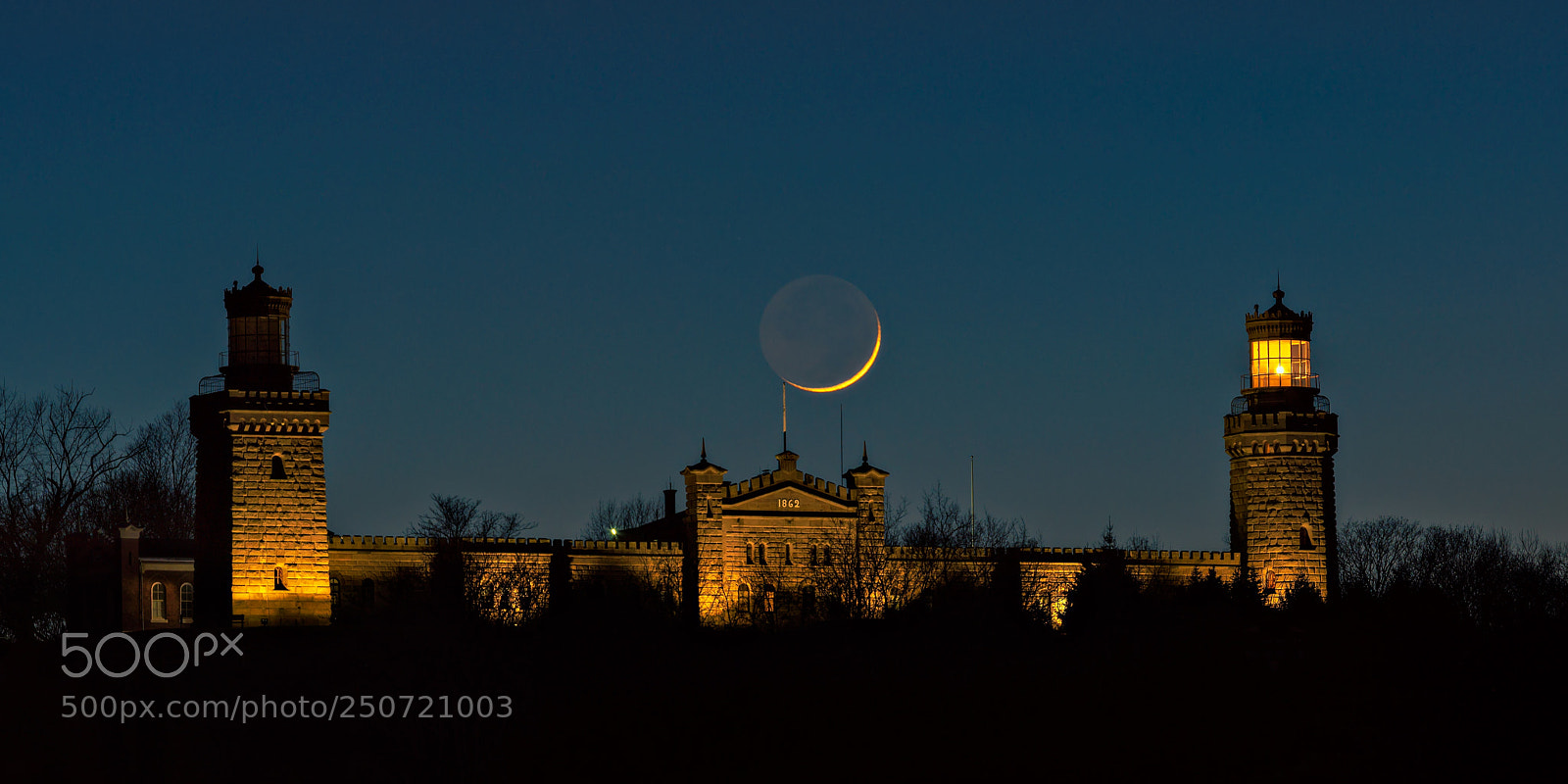 Sony a6500 sample photo. Moonset at twin lights photography
