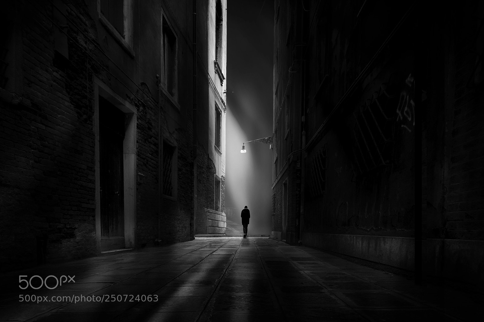 Panasonic Lumix DC-GH5 sample photo. The lonely alleys photography