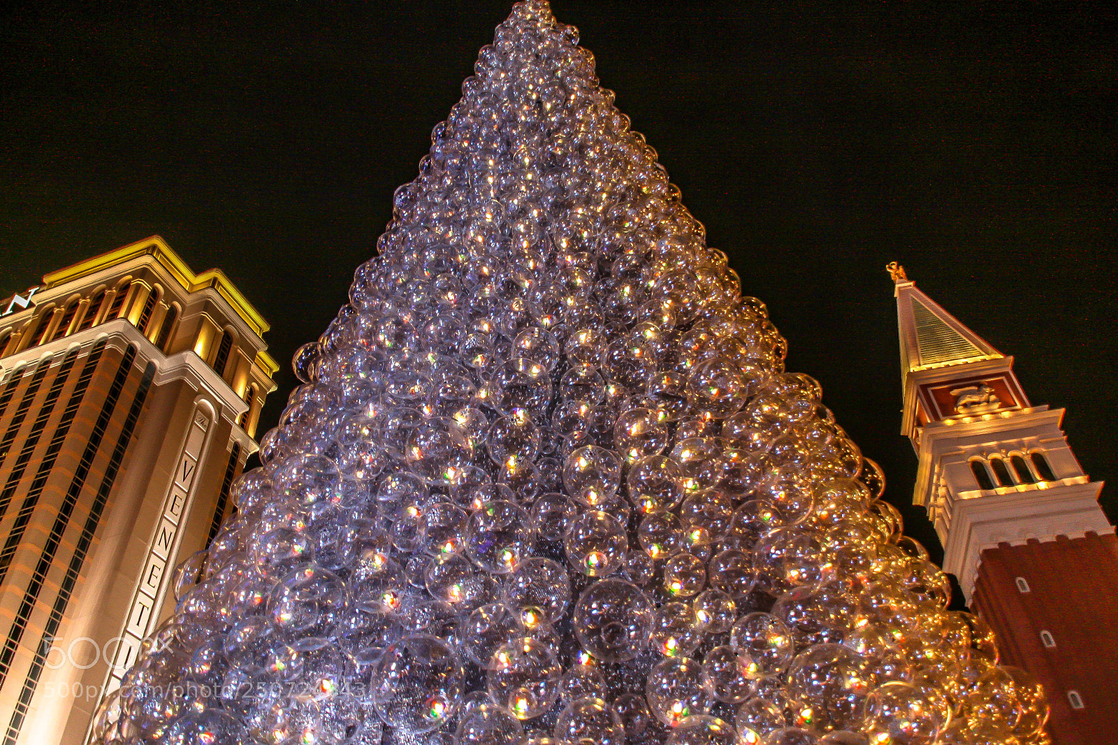 Canon EOS 400D (EOS Digital Rebel XTi / EOS Kiss Digital X) sample photo. Las vegas christmas tree photography
