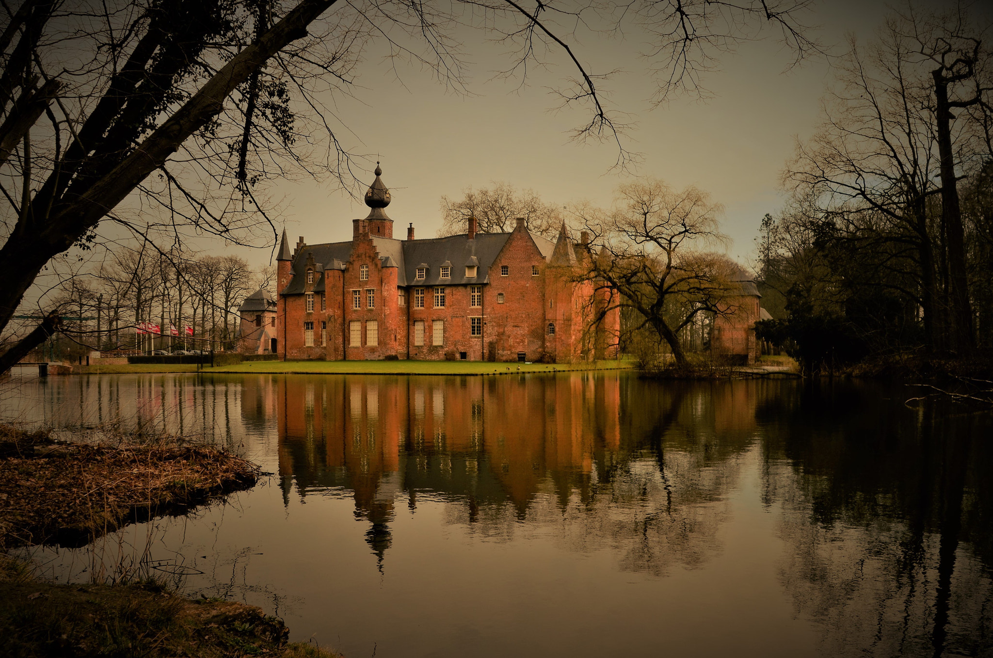 Nikon D7000 sample photo. Rumbeke castle photography