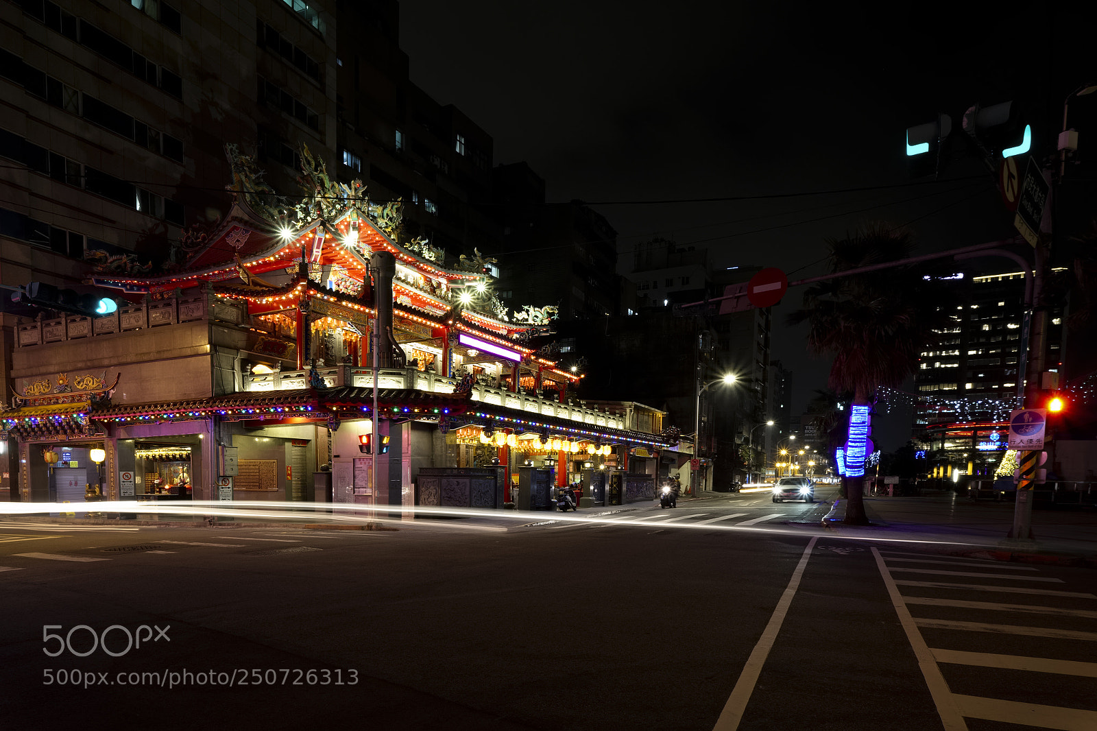 Fujifilm X-T1 sample photo. Corner temple photography
