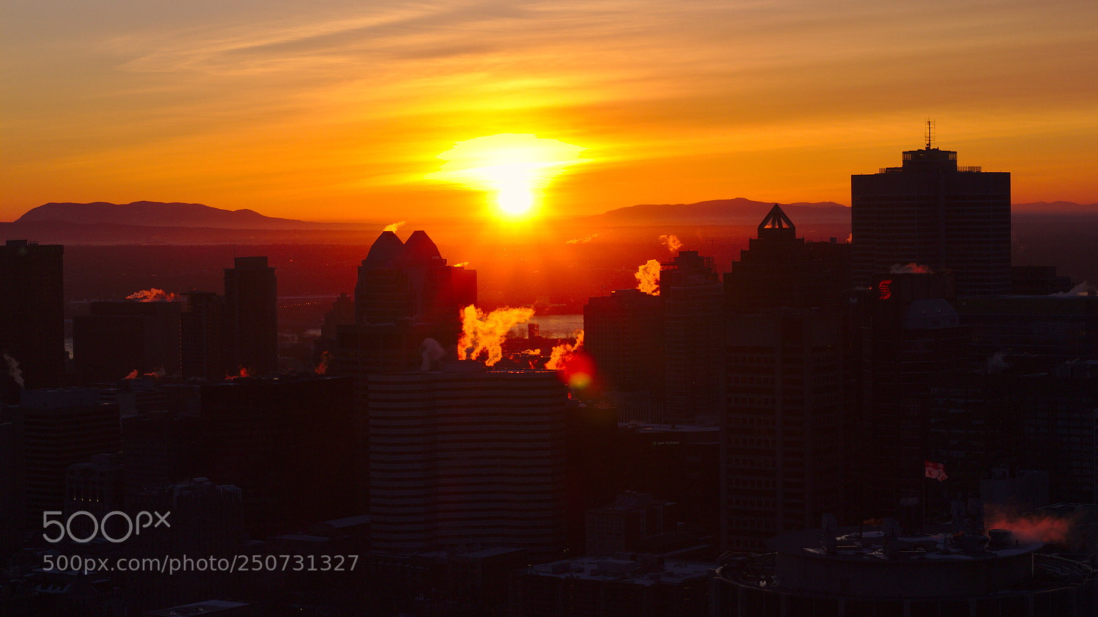 Canon EOS 700D (EOS Rebel T5i / EOS Kiss X7i) + Canon EF 50mm F1.8 STM sample photo. Sunrise over montréal photography