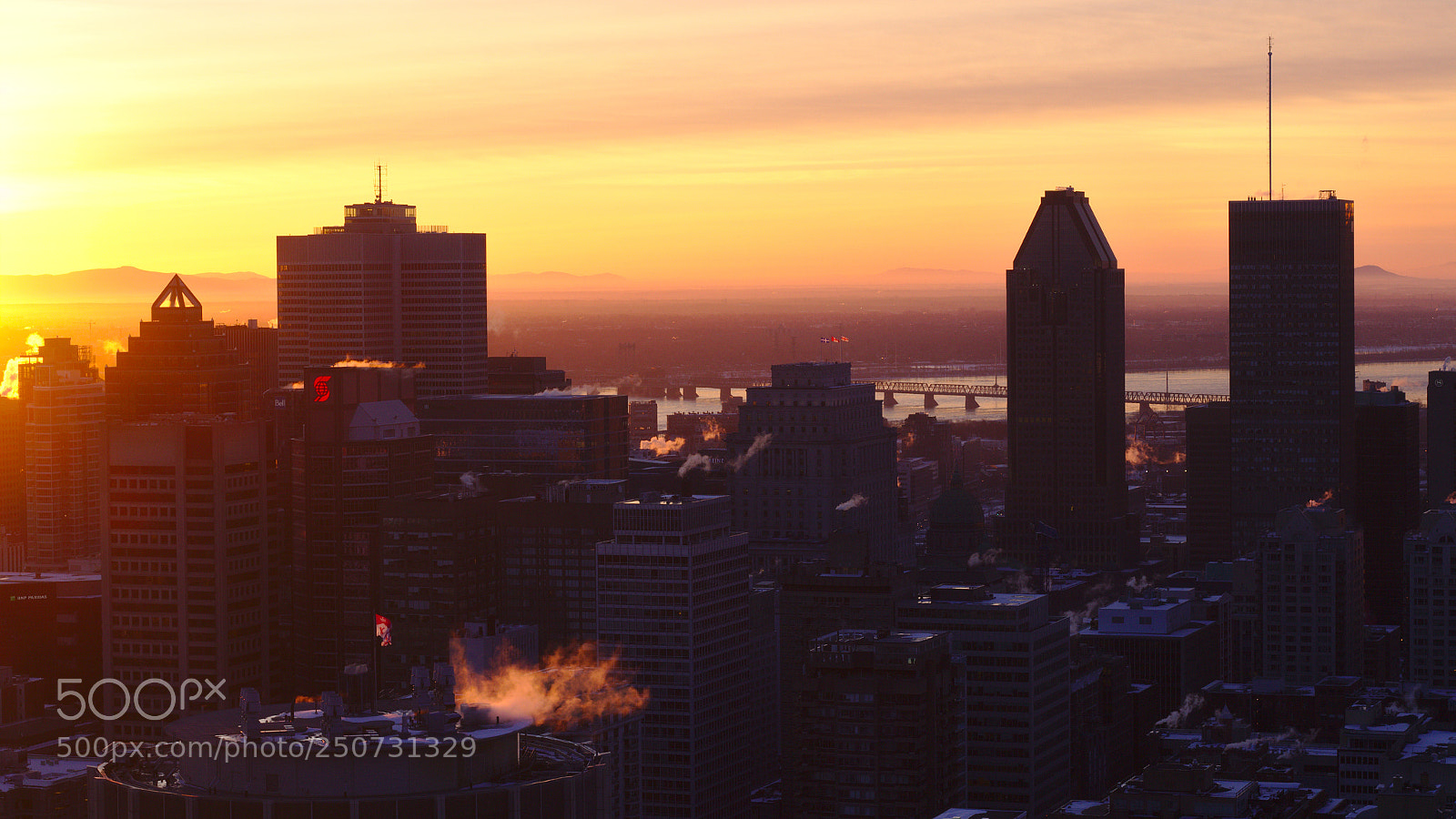 Canon EOS 700D (EOS Rebel T5i / EOS Kiss X7i) + Canon EF 50mm F1.8 STM sample photo. Sunrise over montréal photography