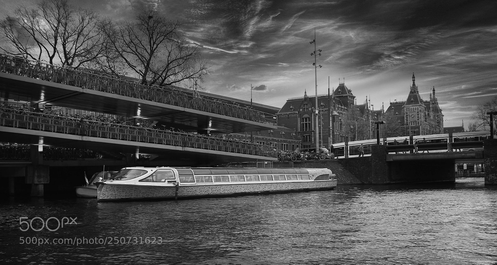 Canon EOS 550D (EOS Rebel T2i / EOS Kiss X4) sample photo. Amsterdam canal and trip photography
