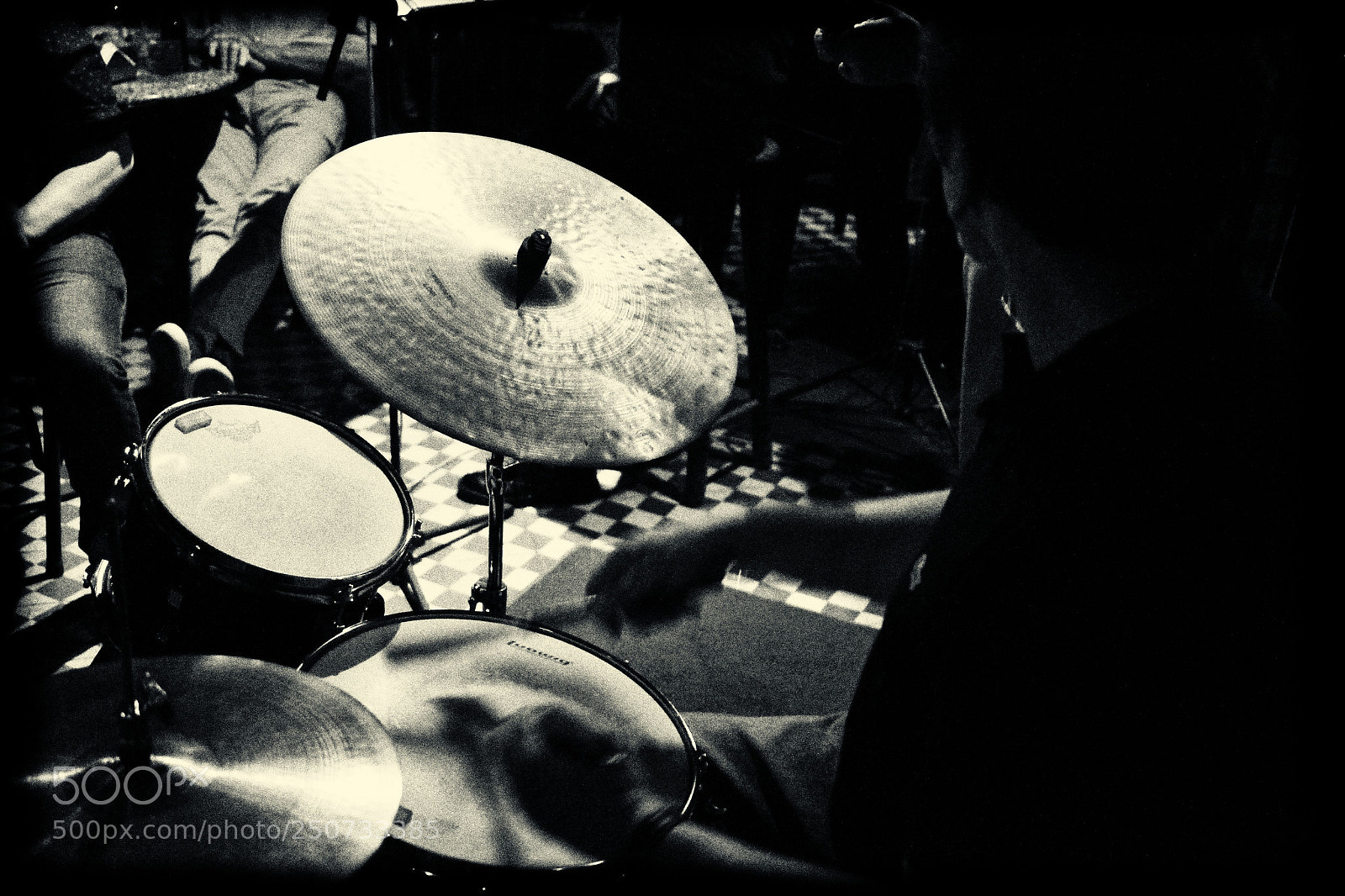 Canon EOS 700D (EOS Rebel T5i / EOS Kiss X7i) sample photo. Drummer in the noise photography