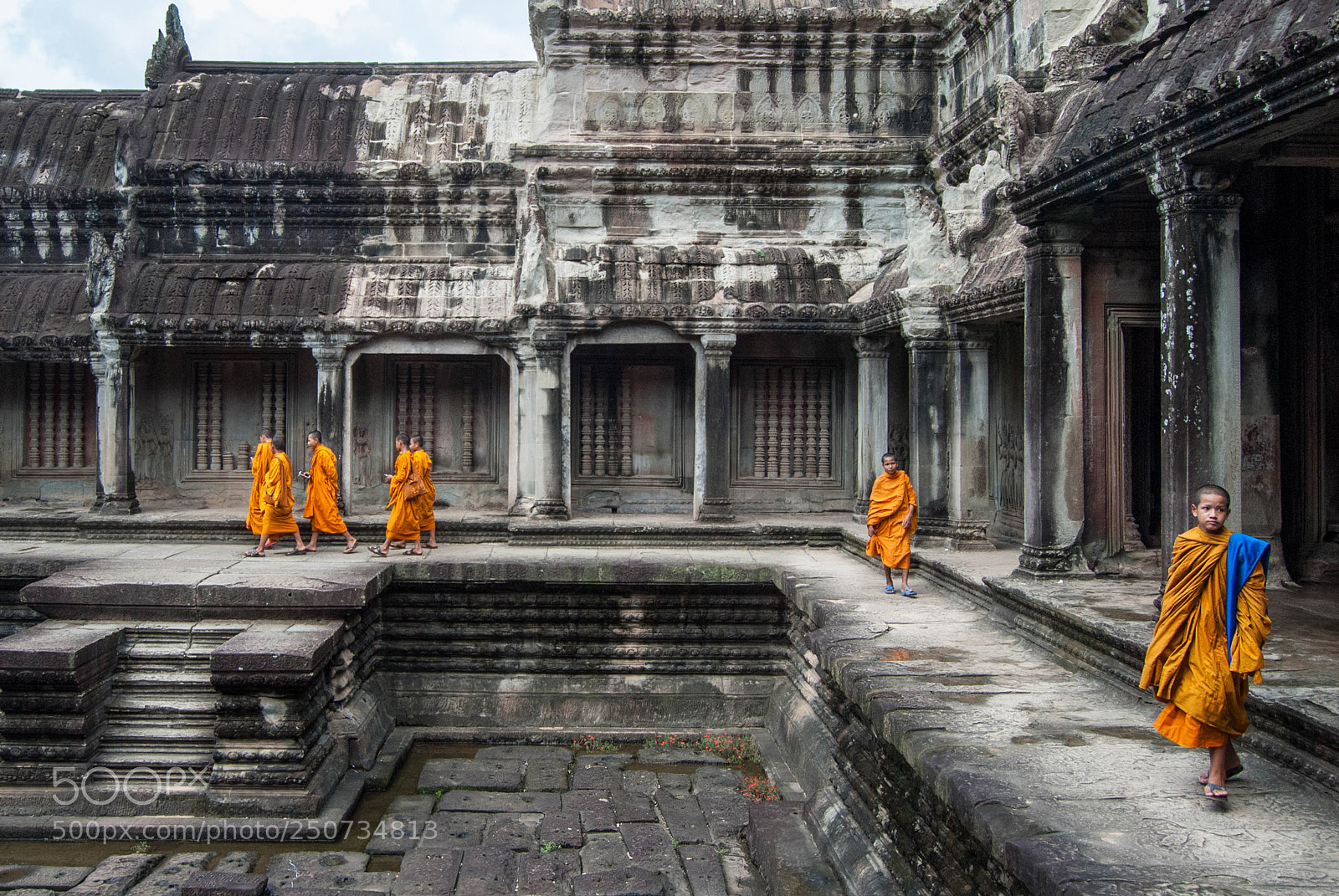 Nikon D3000 sample photo. Monks in angkor wat photography