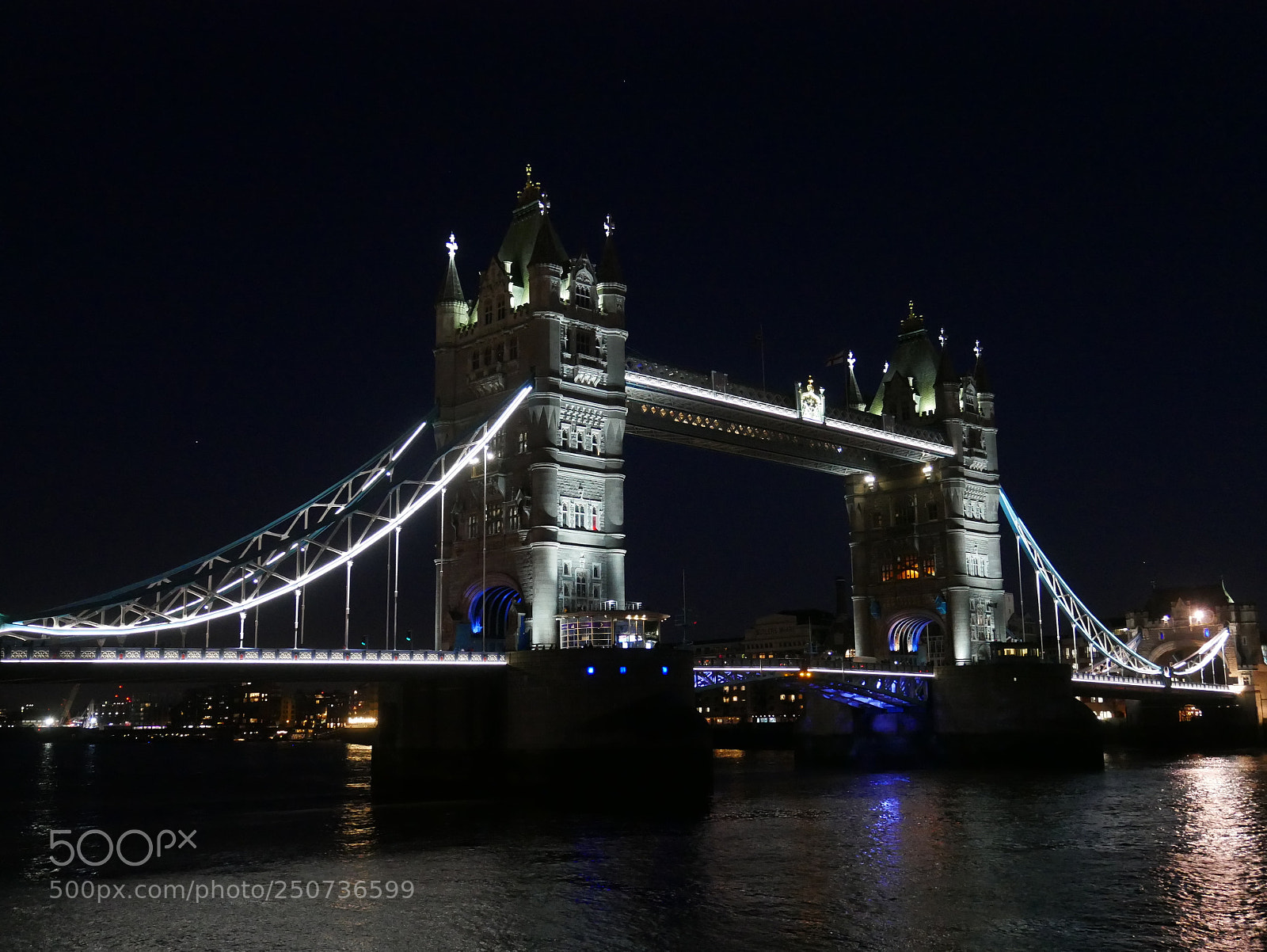 Panasonic Lumix DMC-GX85 (Lumix DMC-GX80 / Lumix DMC-GX7 Mark II) sample photo. Tower bridge photography
