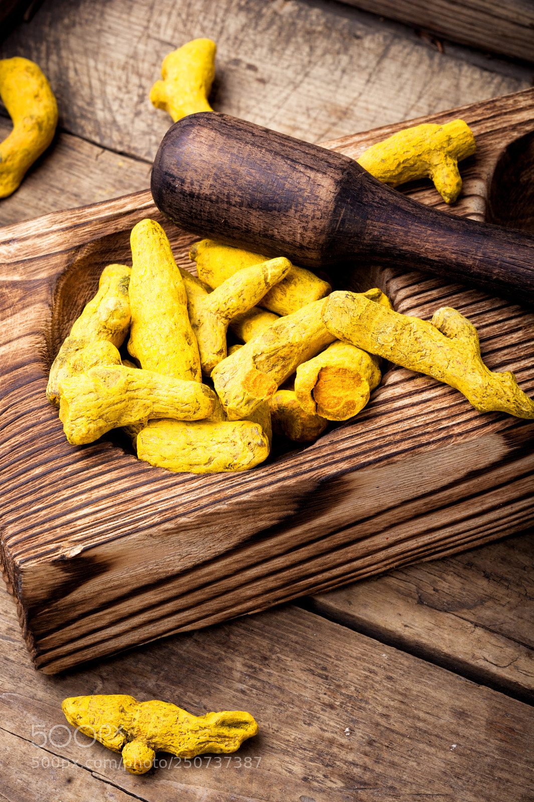 Nikon D7100 sample photo. Roots and turmeric powder photography
