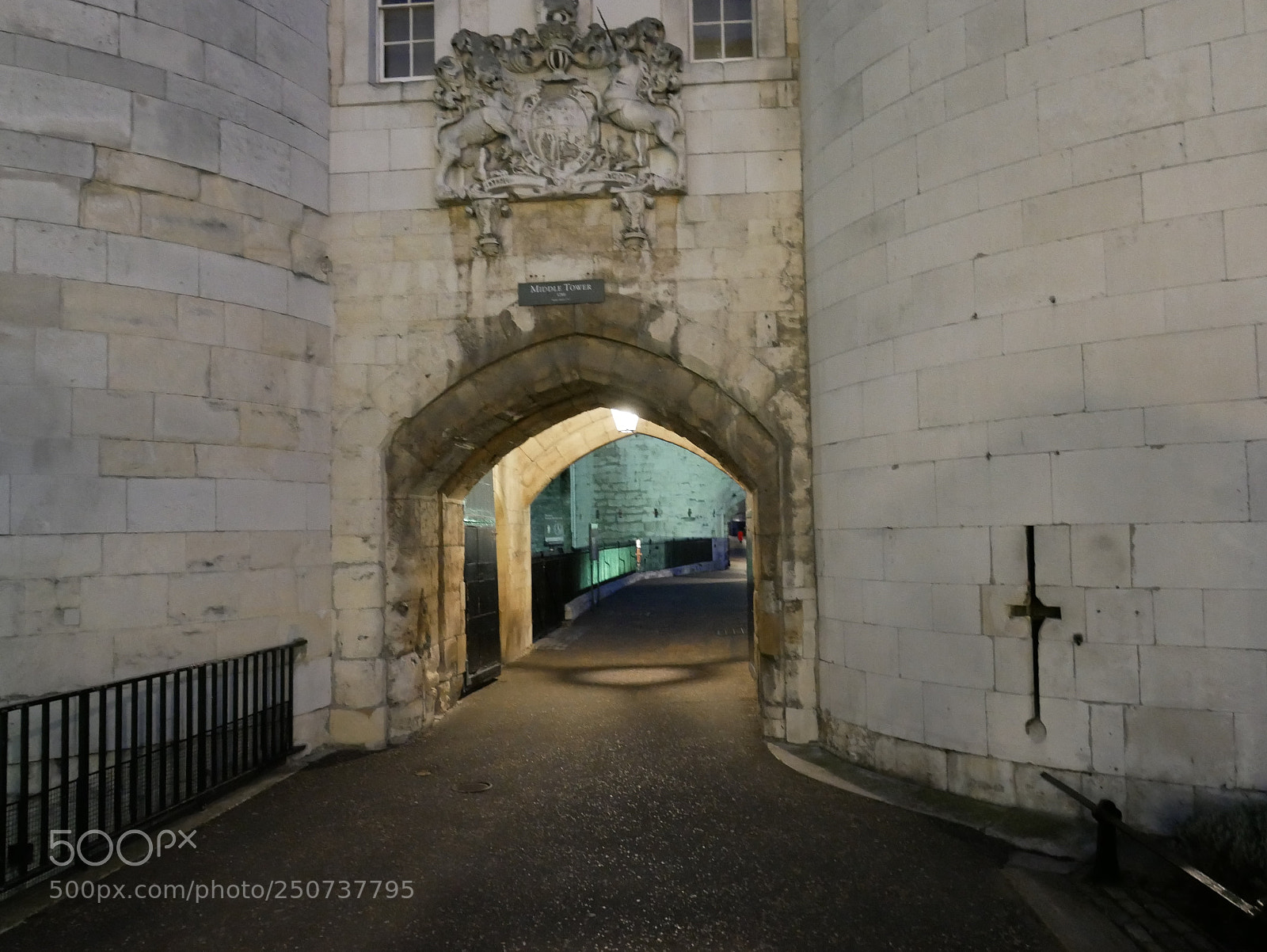 Panasonic Lumix DMC-GX85 (Lumix DMC-GX80 / Lumix DMC-GX7 Mark II) sample photo. Tower of london photography