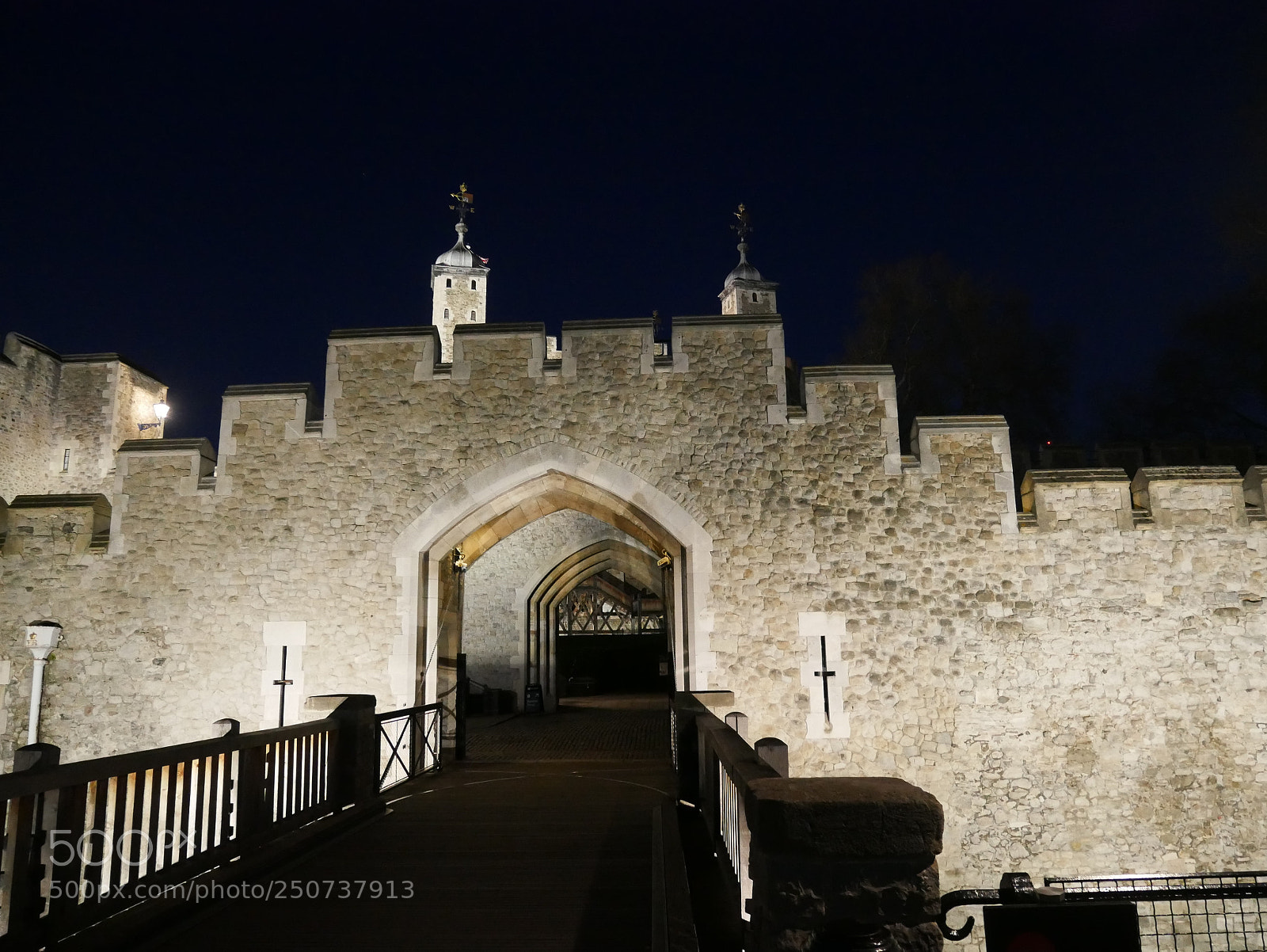 Panasonic Lumix DMC-GX85 (Lumix DMC-GX80 / Lumix DMC-GX7 Mark II) sample photo. Tower of london photography