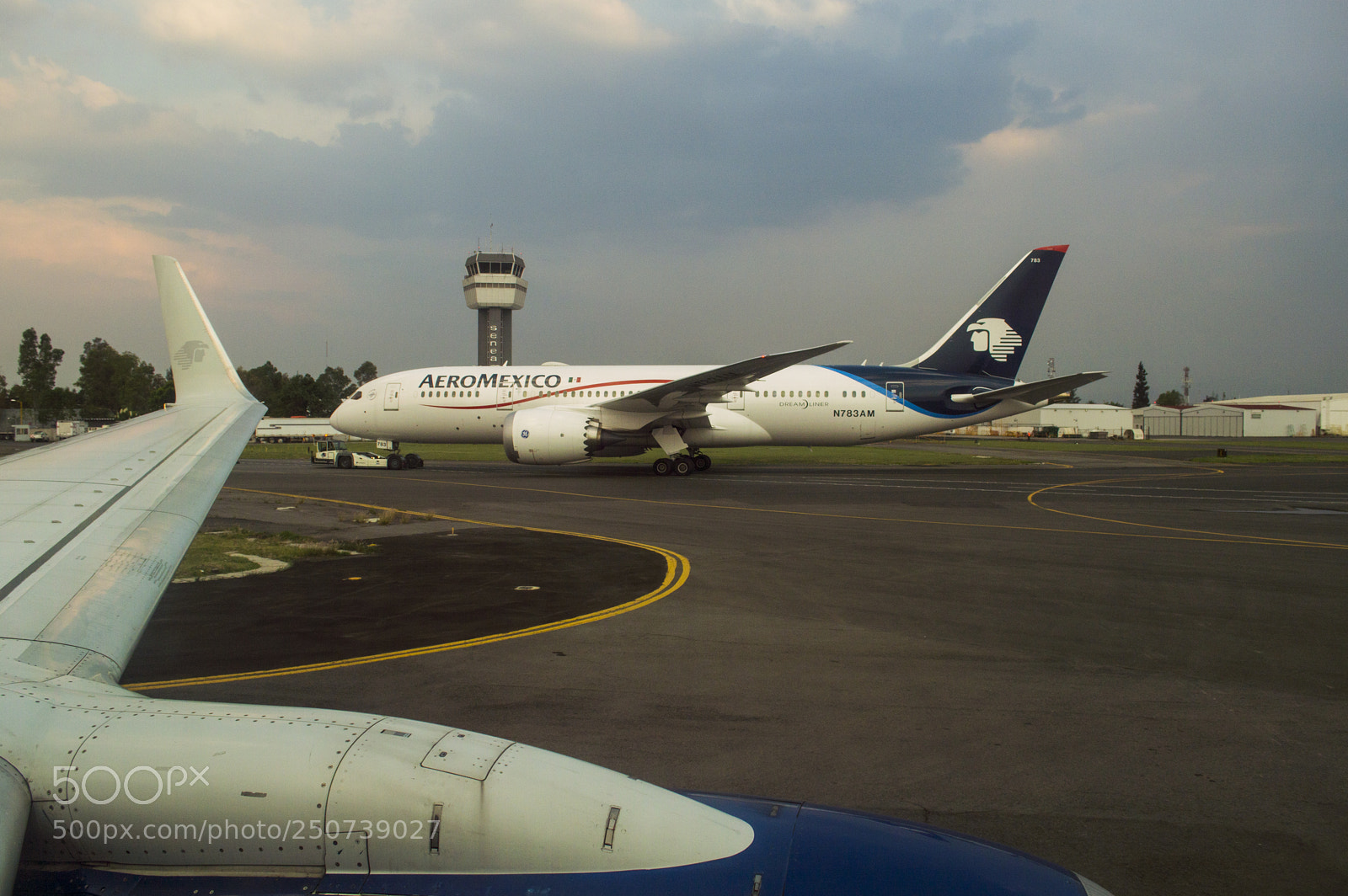 Nikon D3200 sample photo. Aeromexico boeing 787 dreamliner photography