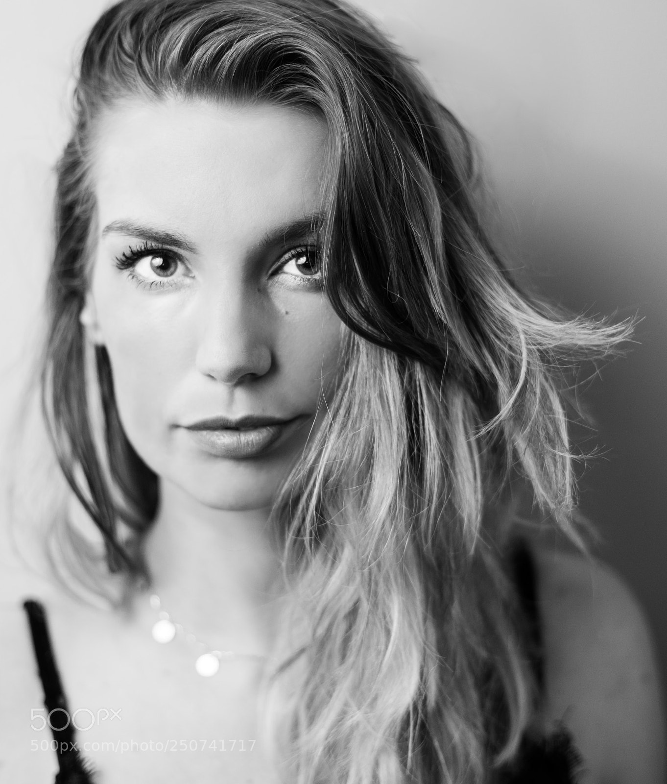Sony a7 sample photo. Justyna on the wall photography