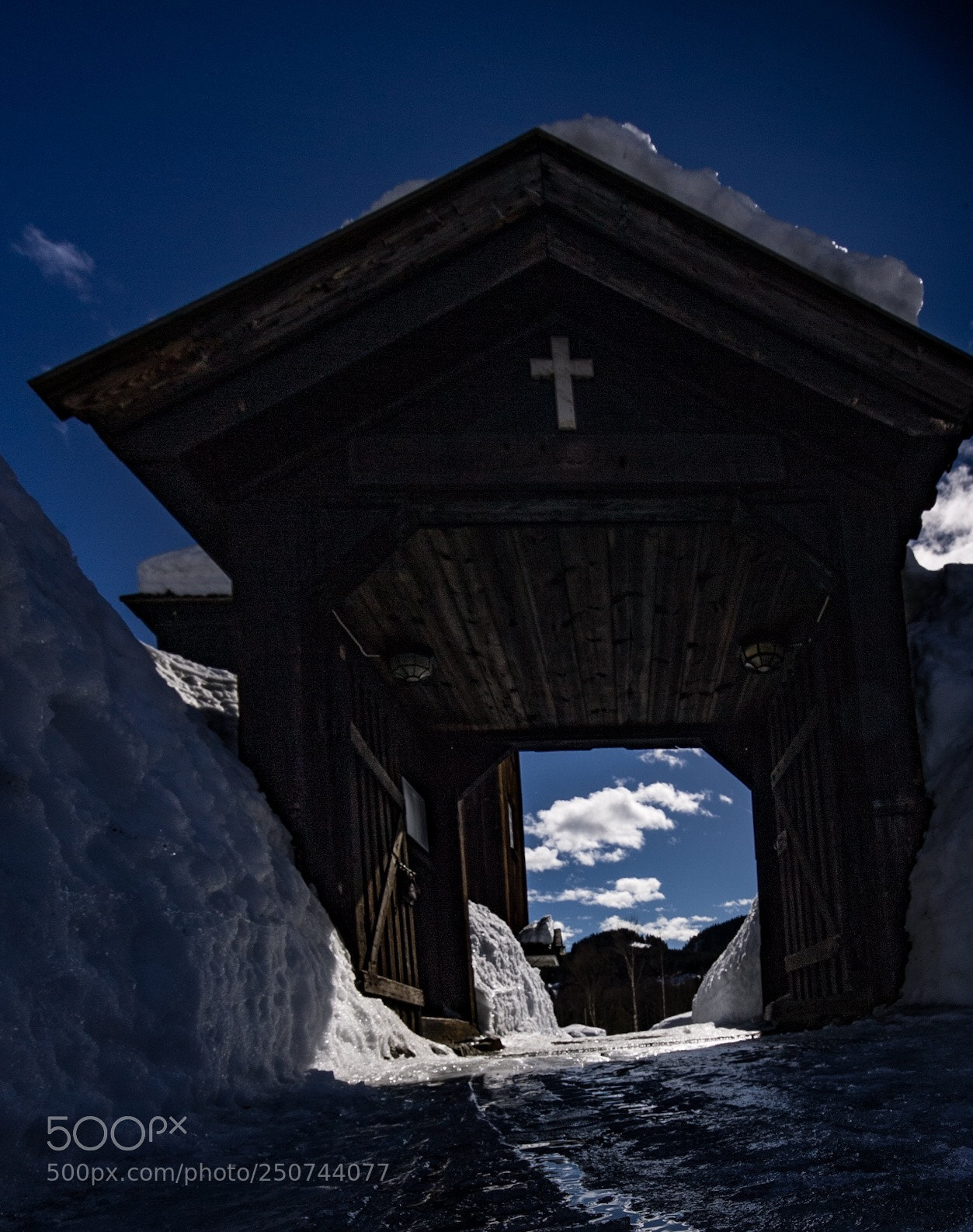 Canon EOS-1D Mark II sample photo. Old portal  photography