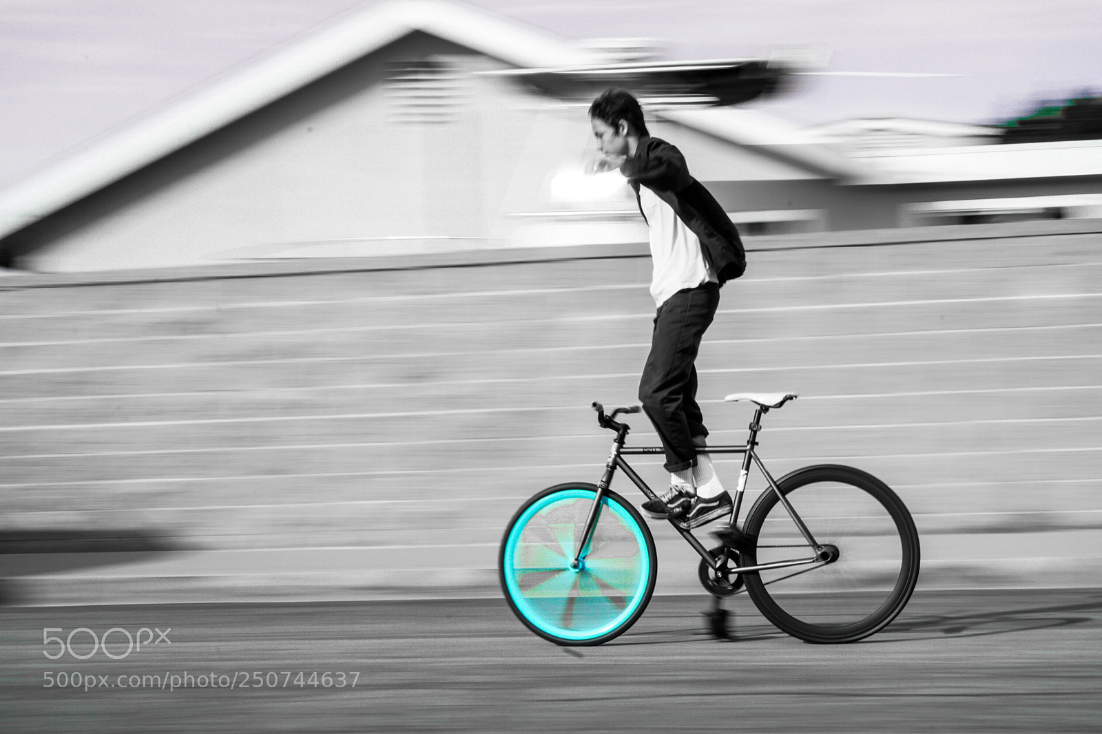 Sony a6000 sample photo. Blue wheel photography
