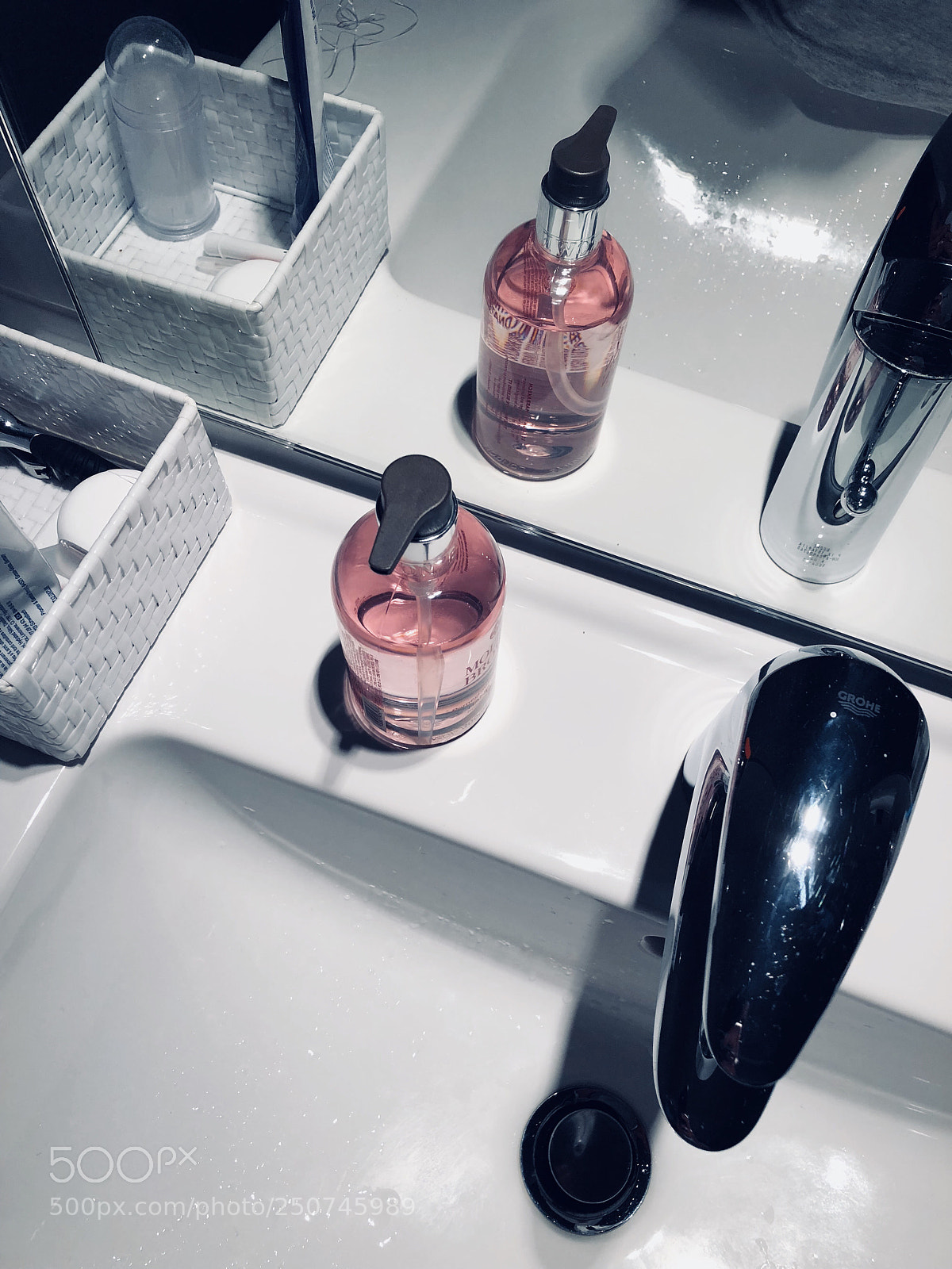 Apple iPhone 8 Plus sample photo. Bathroom reflection photography