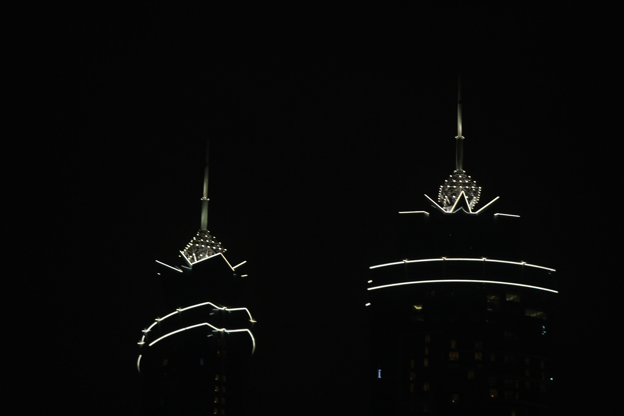 Canon EF 75-300mm f/4-5.6 sample photo. Night life photography