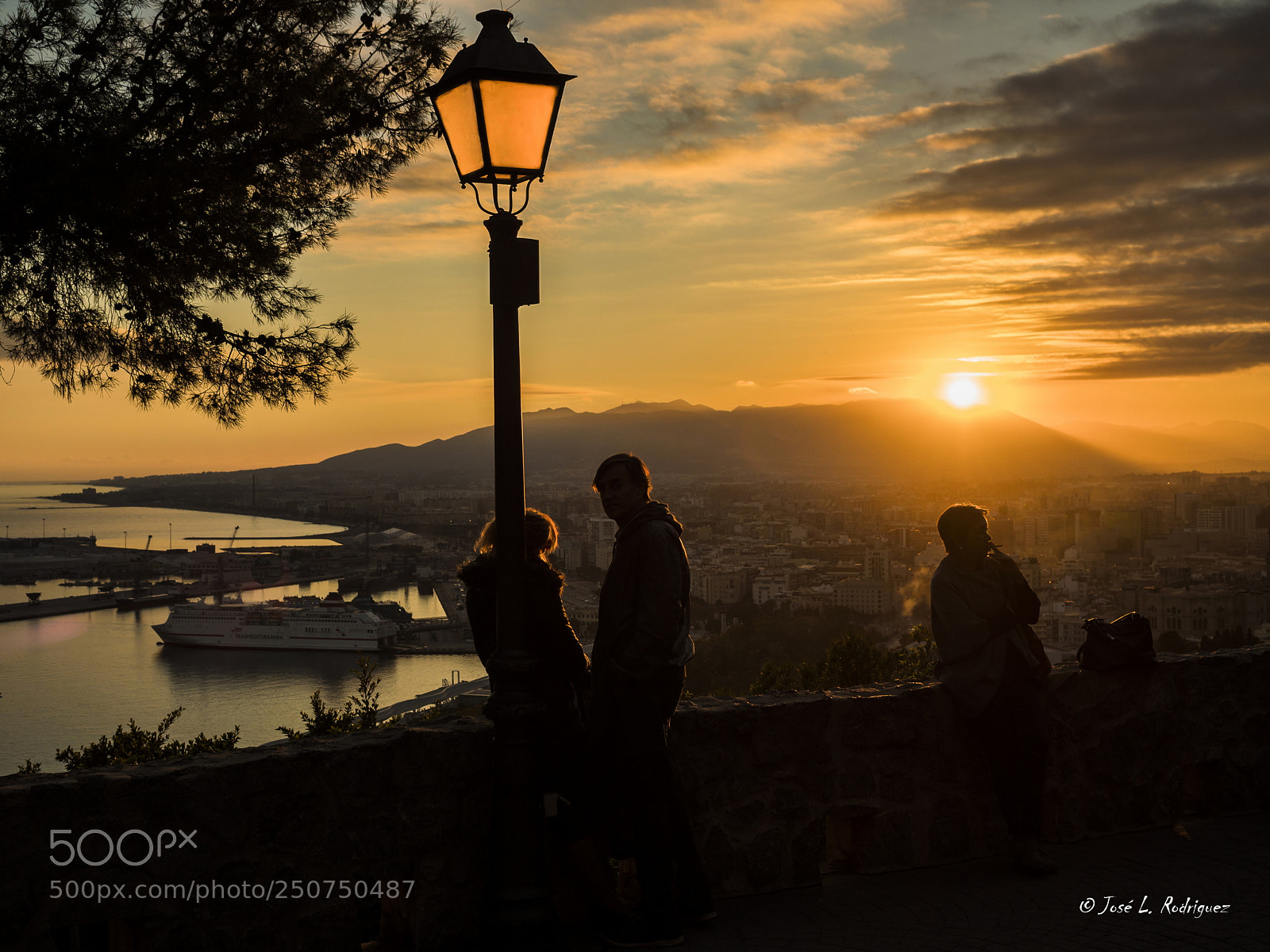 Olympus OM-D E-M1 Mark II sample photo. Atardecer en málaga photography