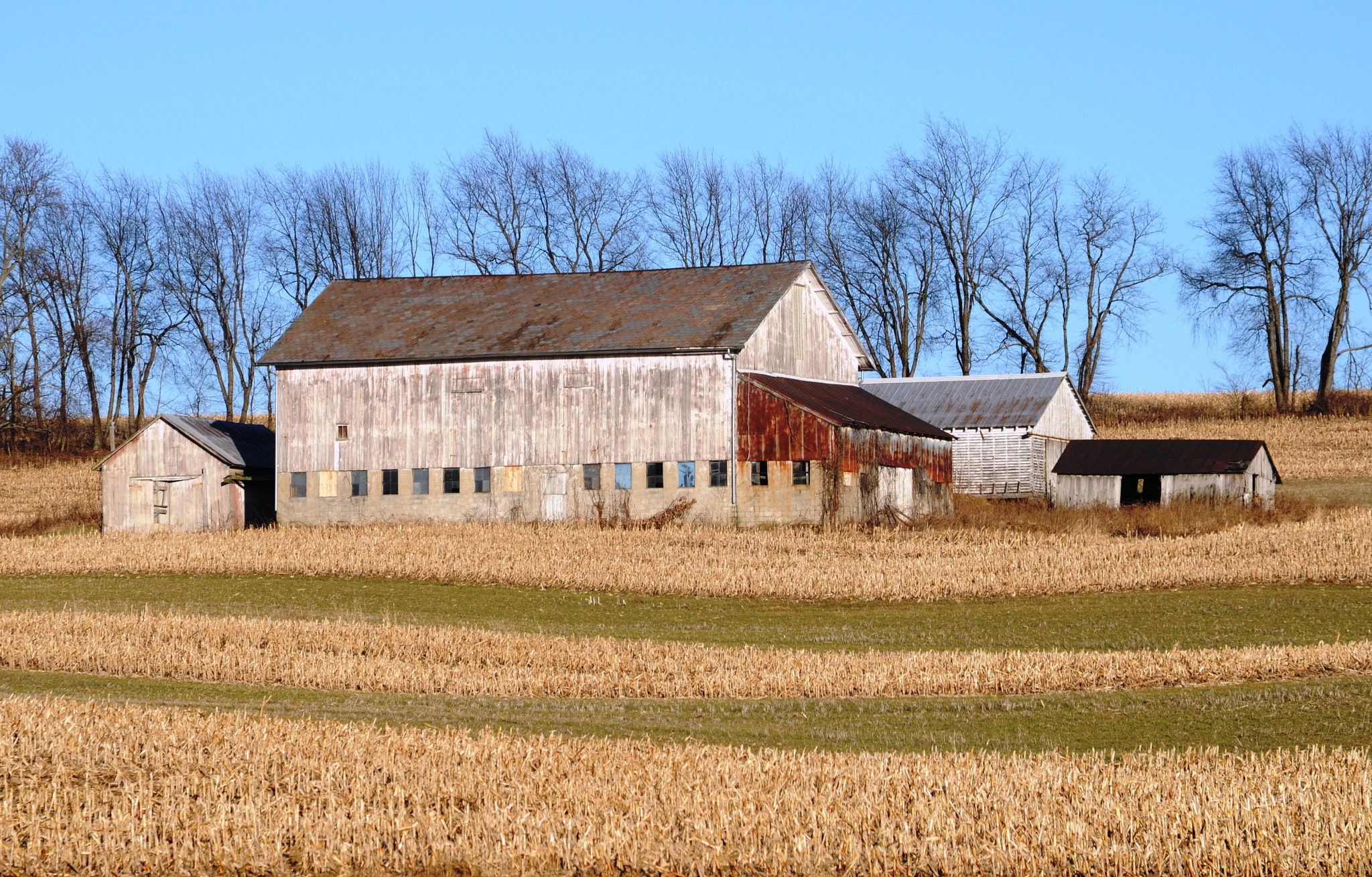 Sigma 28-105mm F2.8-4 Aspherical sample photo. Barn and field photography