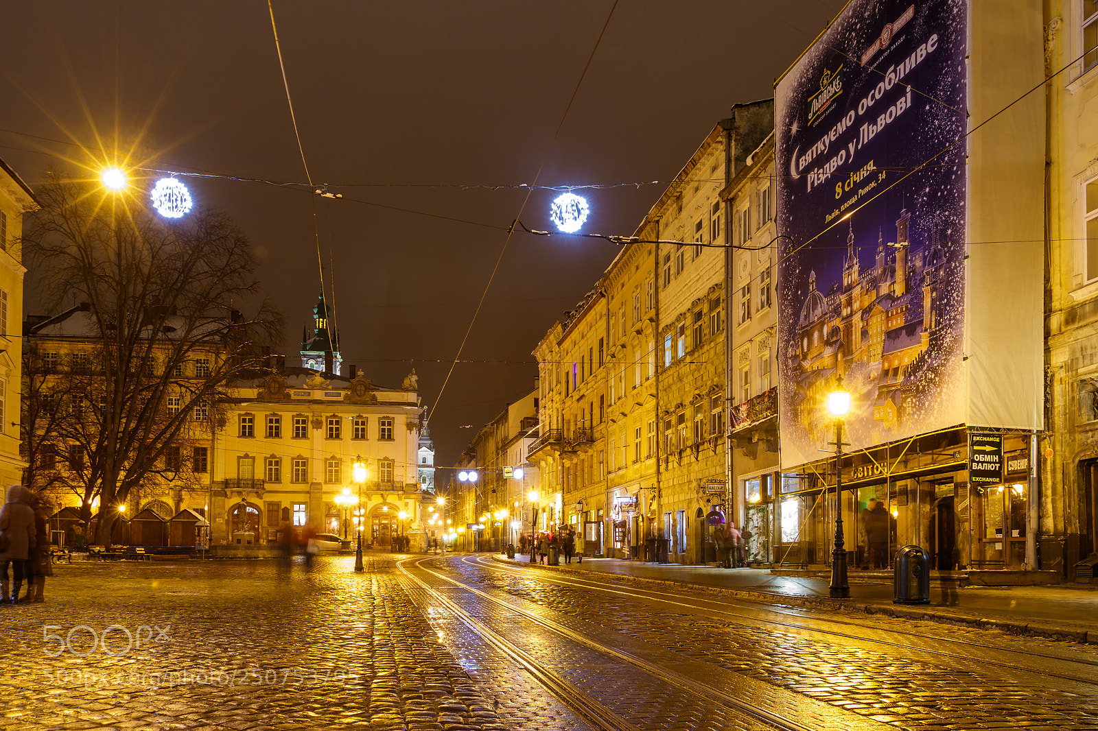 Canon EOS 7D Mark II sample photo. Rynok square, lviv (*) photography