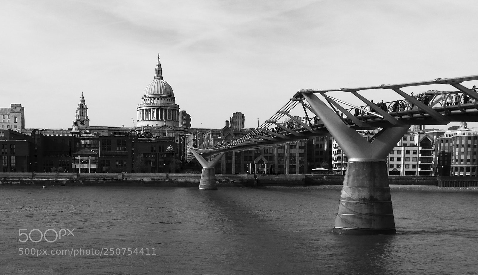 Samsung Galaxy S4 sample photo. London bridge bw photography