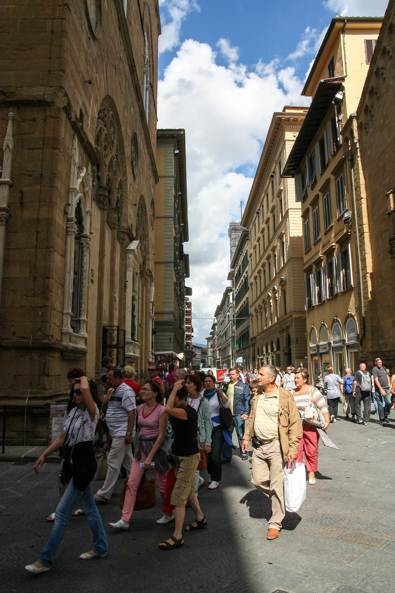 Canon EOS 450D (EOS Rebel XSi / EOS Kiss X2) sample photo. Touristic folorance photography