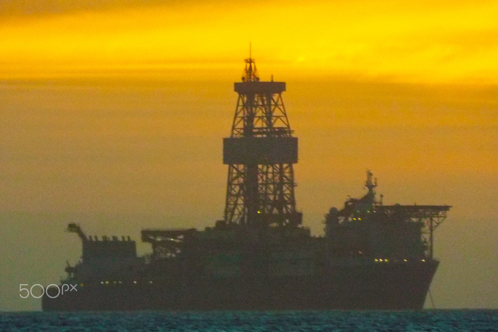 Fujifilm FinePix S8400W sample photo. Floating oil rig photography