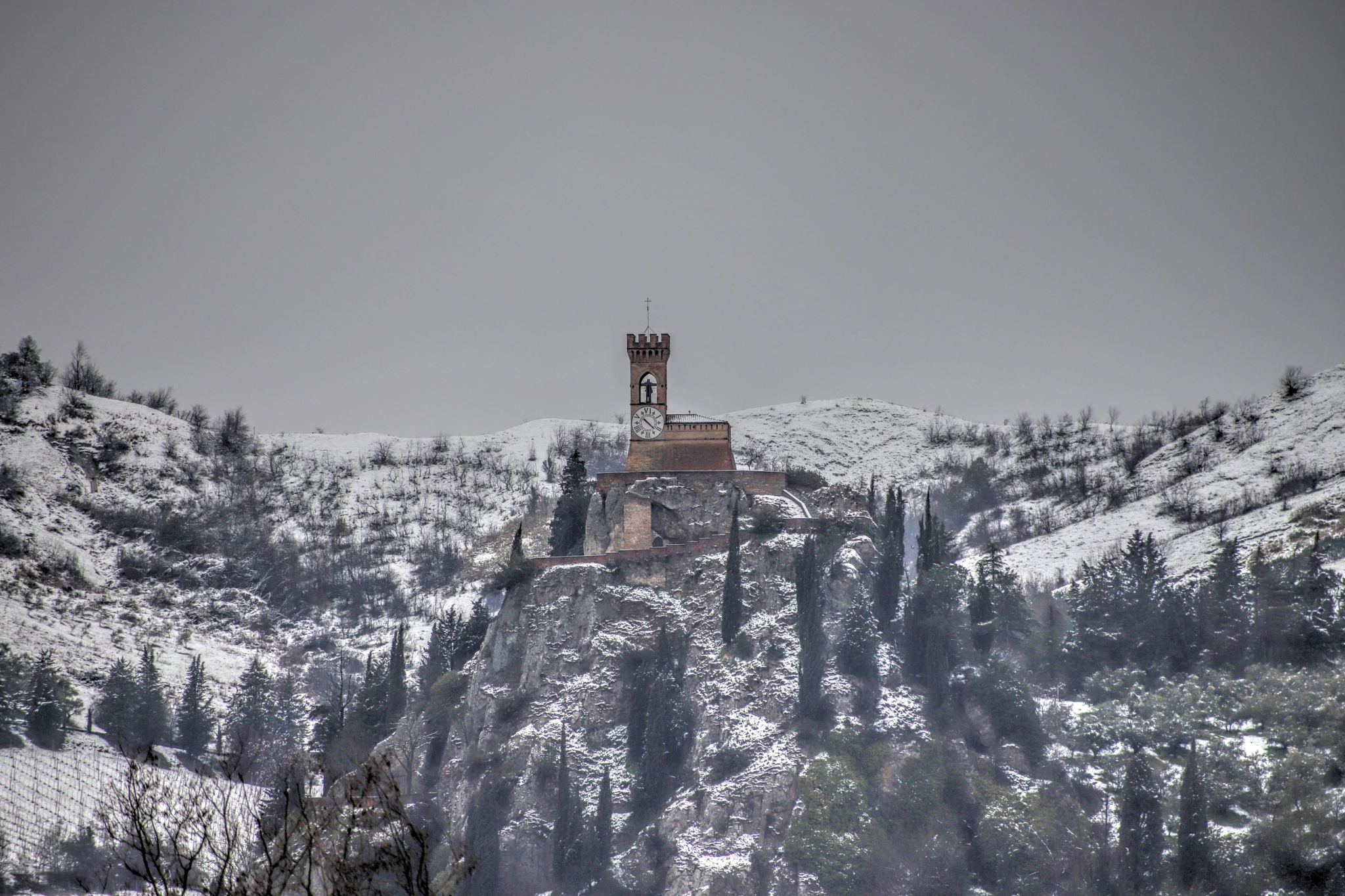 Canon EOS 6D Mark II sample photo. Clock tower under the snow... photography