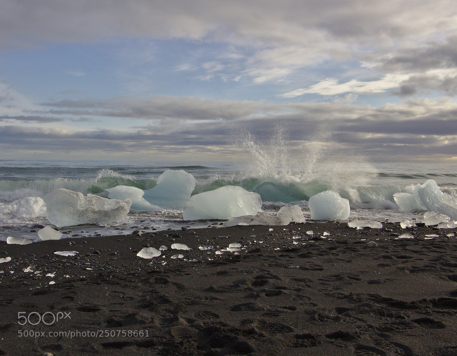 Canon EOS 700D (EOS Rebel T5i / EOS Kiss X7i) sample photo. Floating ice near diamond photography