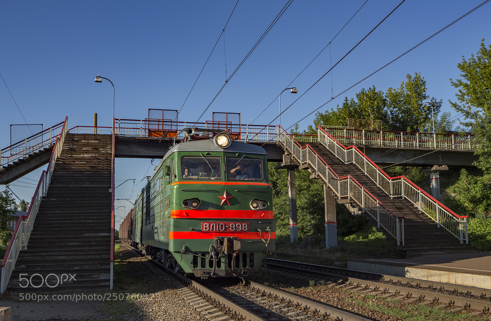 Canon EOS 650D (EOS Rebel T4i / EOS Kiss X6i) sample photo. Train under the bridge photography