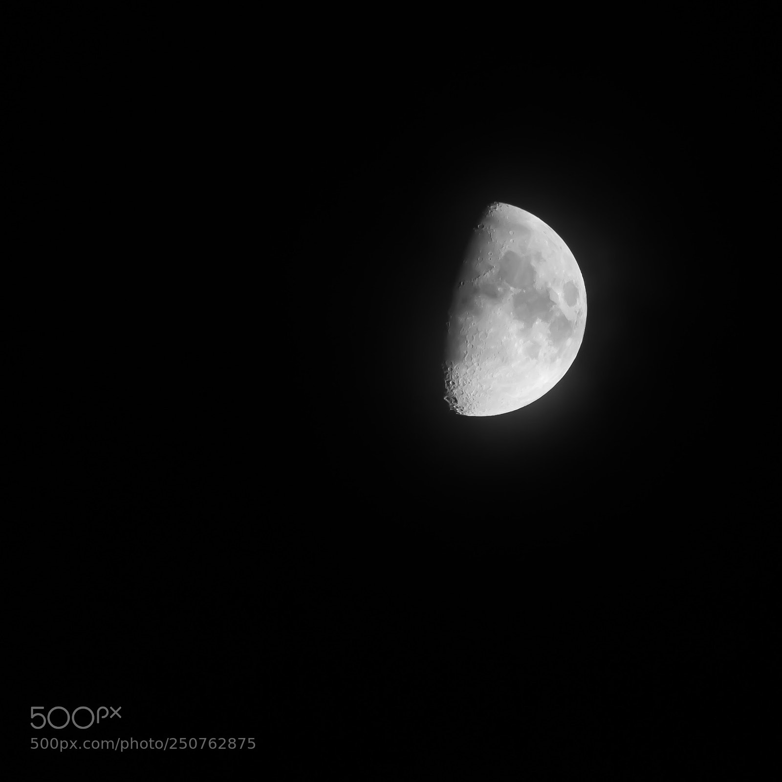 Canon EOS 750D (EOS Rebel T6i / EOS Kiss X8i) sample photo. First quarter moon photography