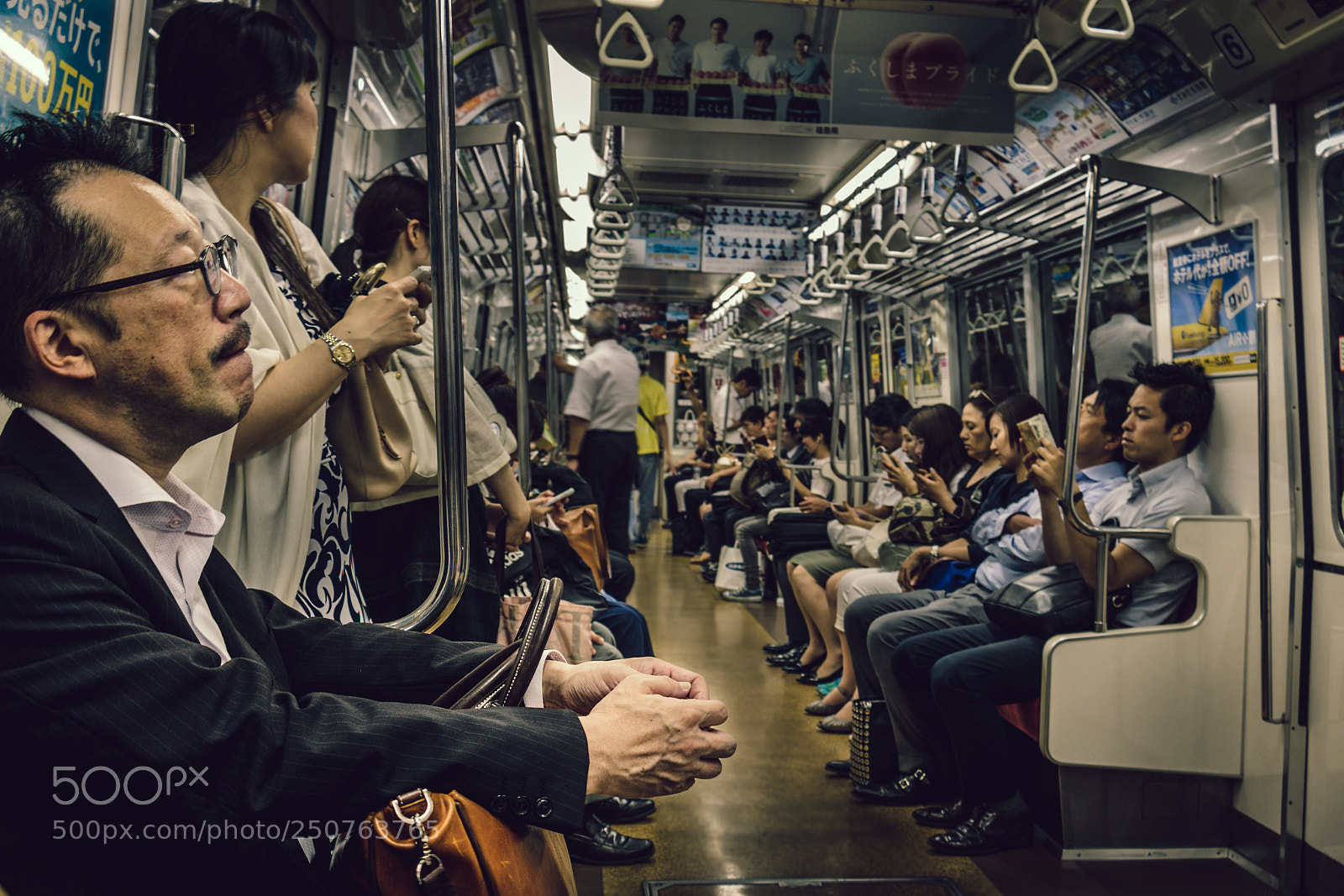 Canon EOS 750D (EOS Rebel T6i / EOS Kiss X8i) sample photo. Tokyo metro photography