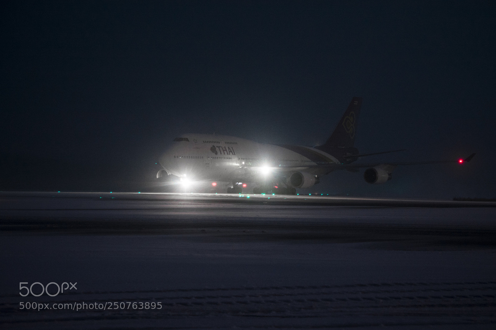Nikon D5200 sample photo. Thai boeing 747 photography