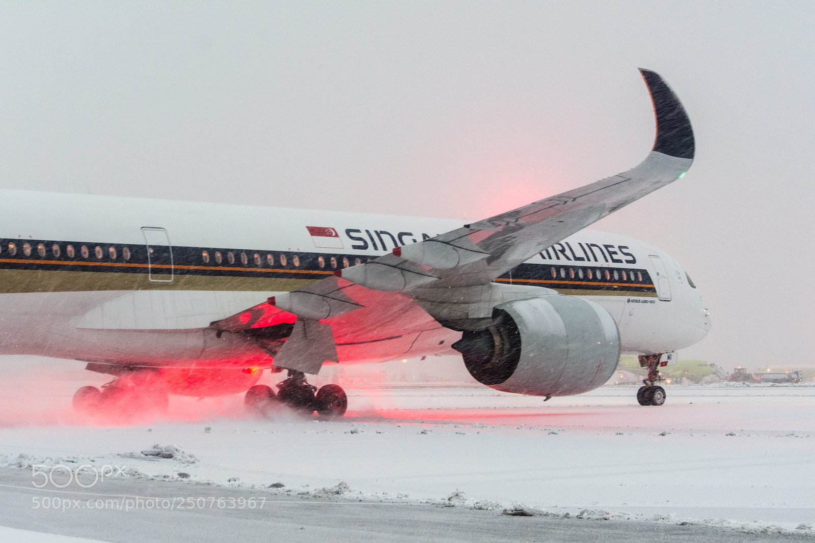 Nikon D5200 sample photo. Airbus a350 photography