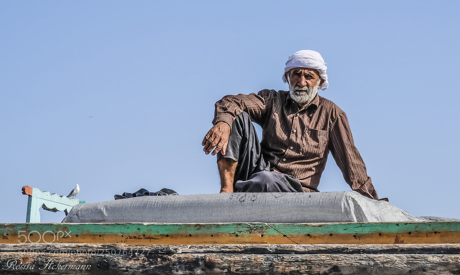 Fujifilm X-T20 sample photo. A salesman resting in photography