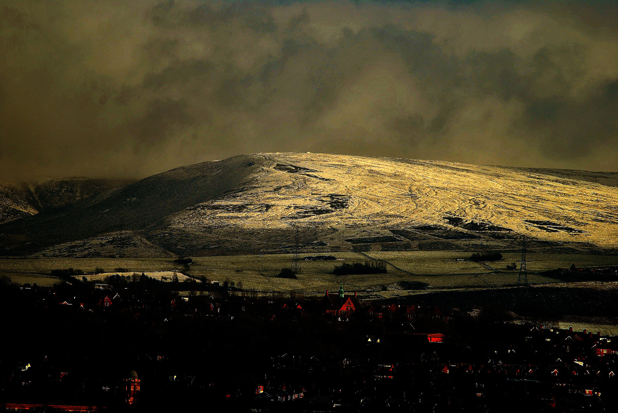 Sigma 150-600mm F5-6.3 DG OS HSM | C sample photo. The  light   side   of  dark photography