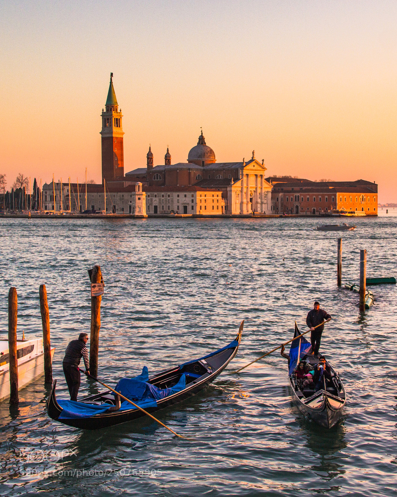 Canon EOS 600D (Rebel EOS T3i / EOS Kiss X5) sample photo. Sunset in venice photography