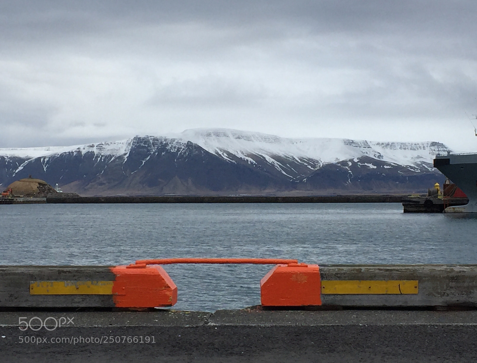 Apple iPhone 6 sample photo. Harbour reykjavík photography