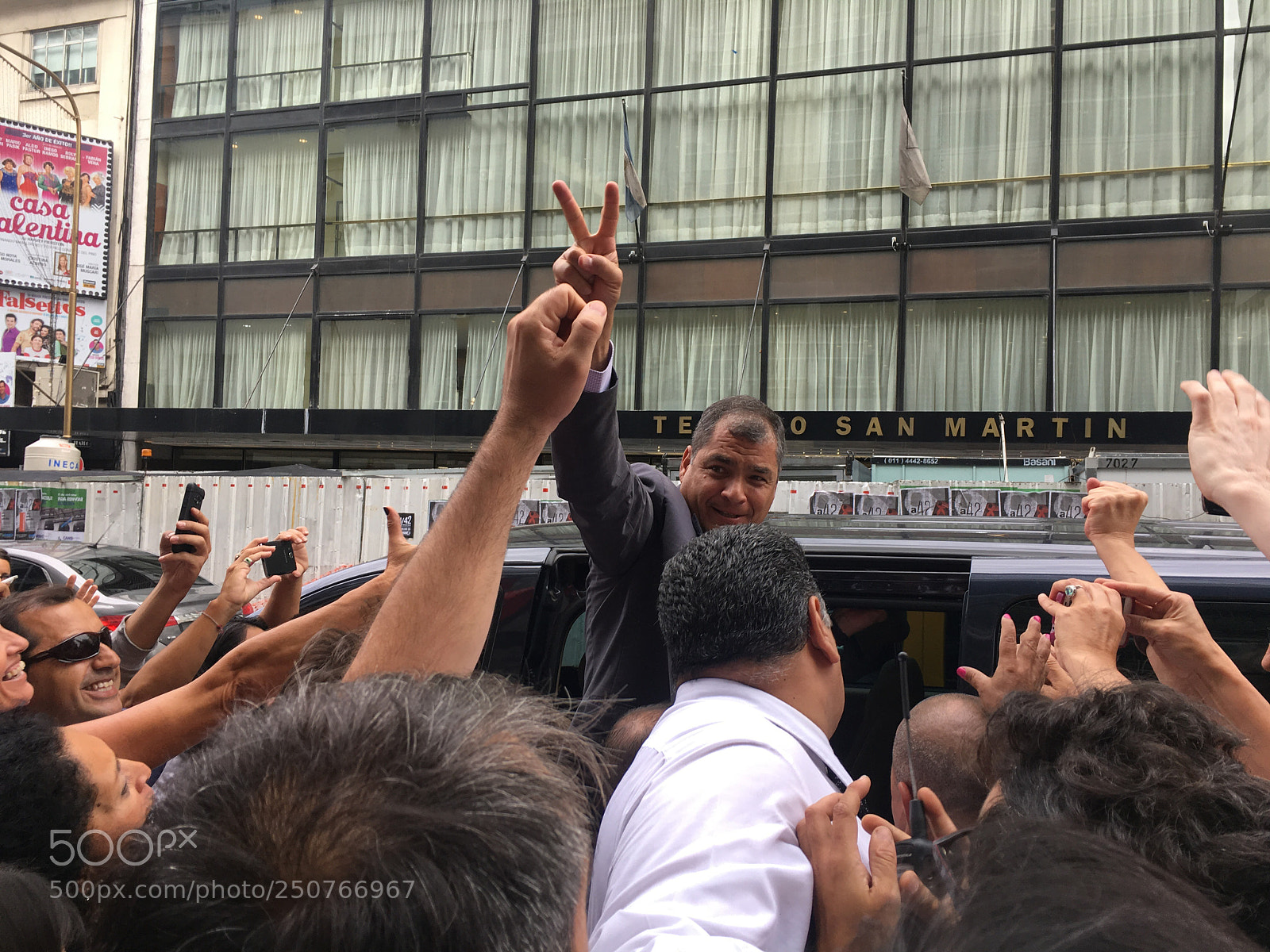 Apple iPhone 6s sample photo. Rafael correa corazón ❤️ photography