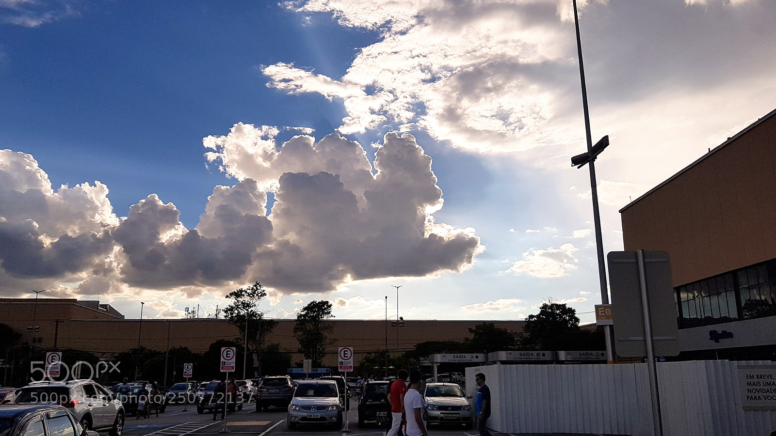 Samsung Galaxy S7 Edge sample photo. Clouds over the mall photography