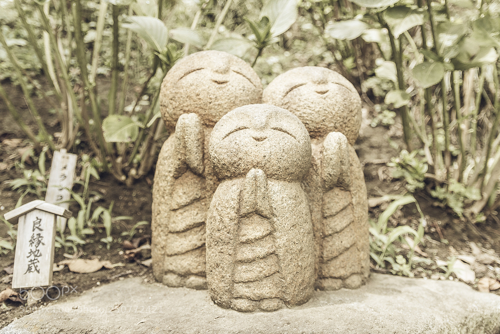 Canon EOS 450D (EOS Rebel XSi / EOS Kiss X2) sample photo. Jizo at kamakura photography