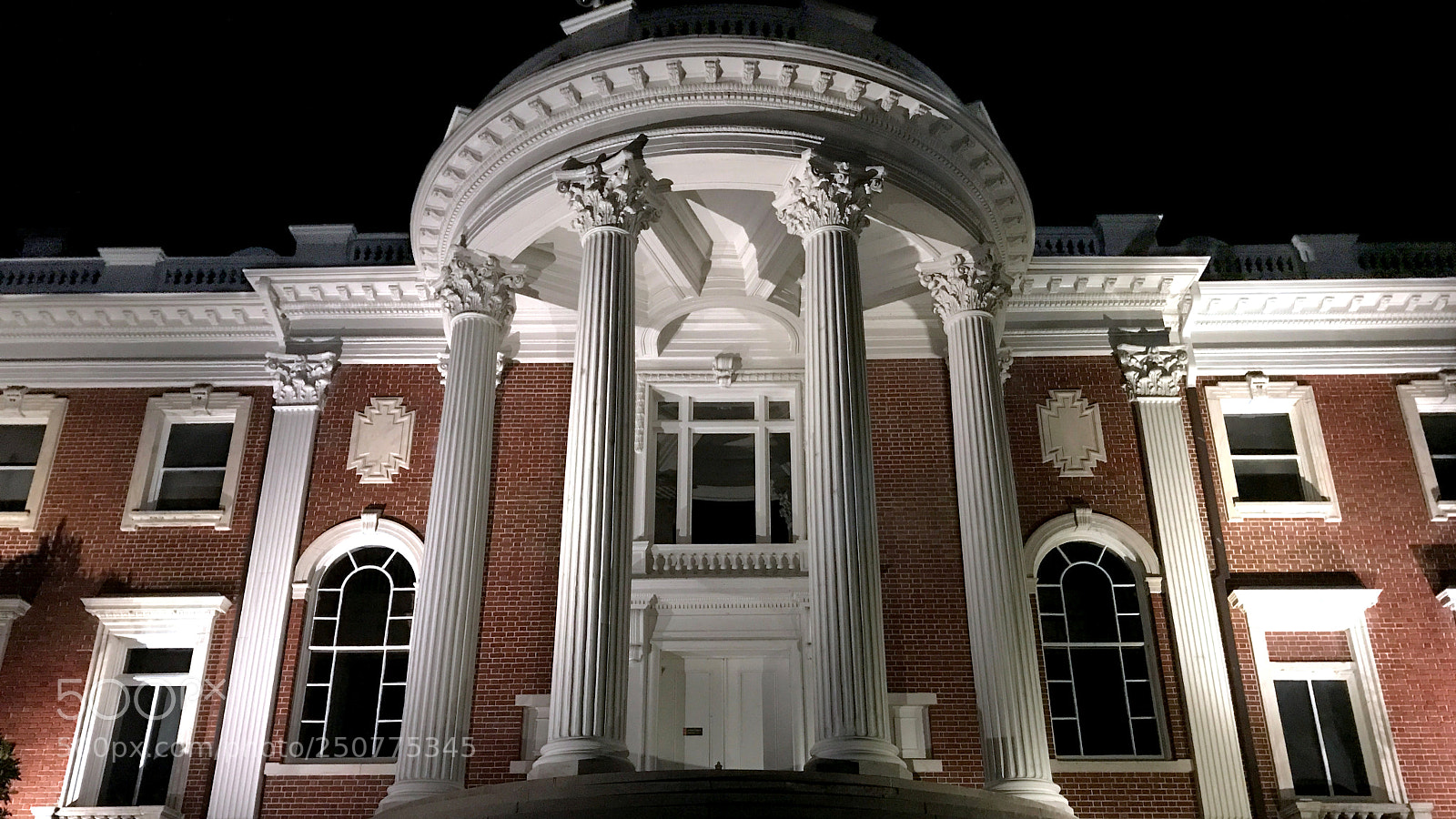 Apple iPhone 7 sample photo. Hunter museum portico 1 photography