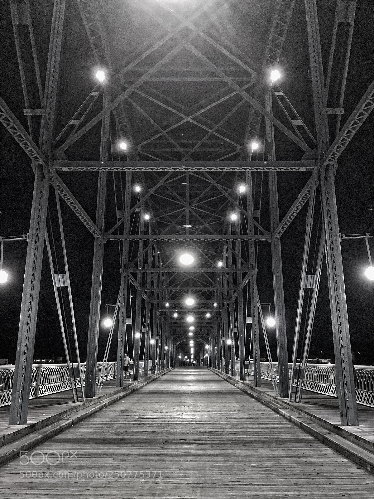 Apple iPhone 7 sample photo. Walnut street bridge perspective photography