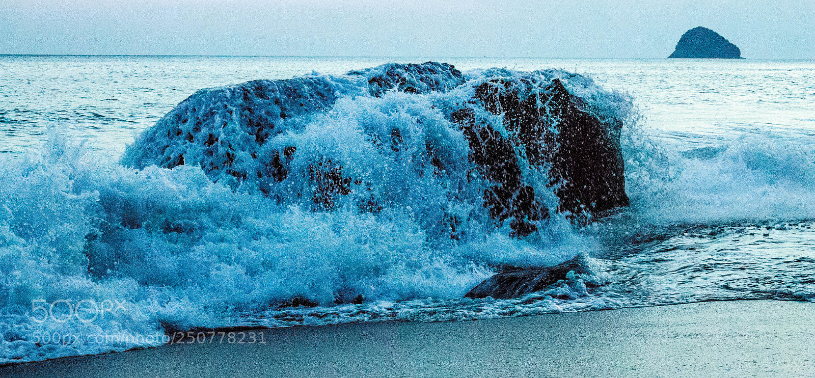 Canon EOS 1100D (EOS Rebel T3 / EOS Kiss X50) sample photo. Blue wave photography