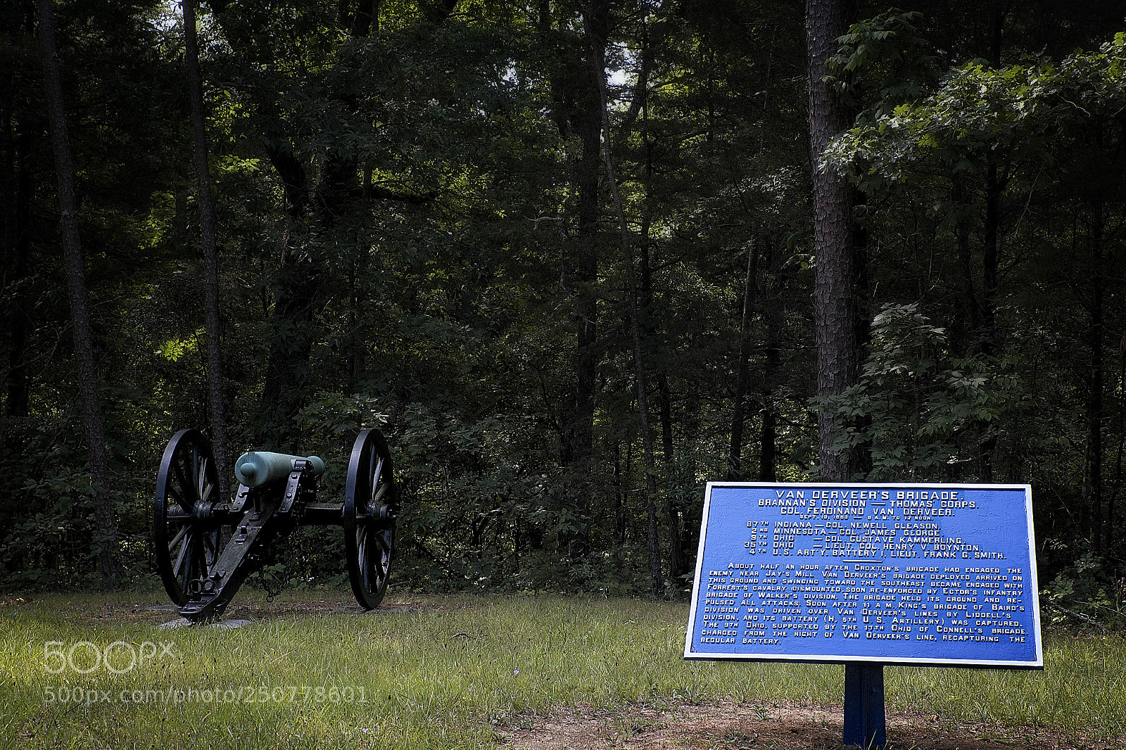 Fujifilm X-E1 sample photo. Peering into history photography