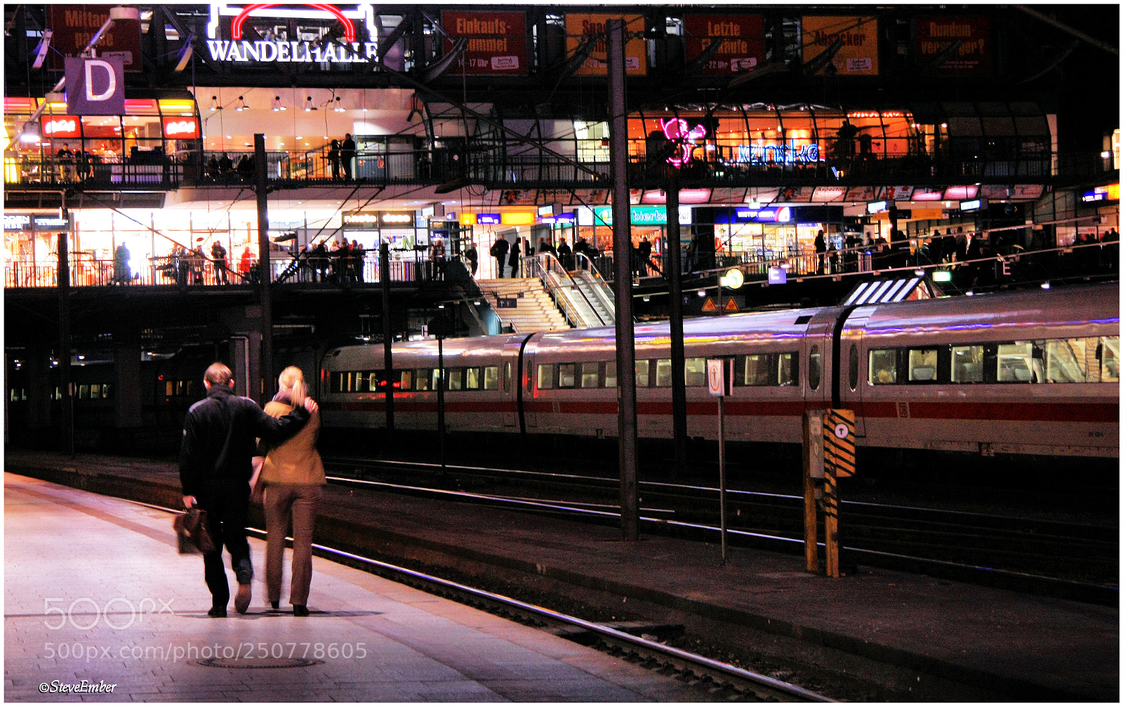 Canon EOS 40D sample photo. Bahnhof bei nacht photography