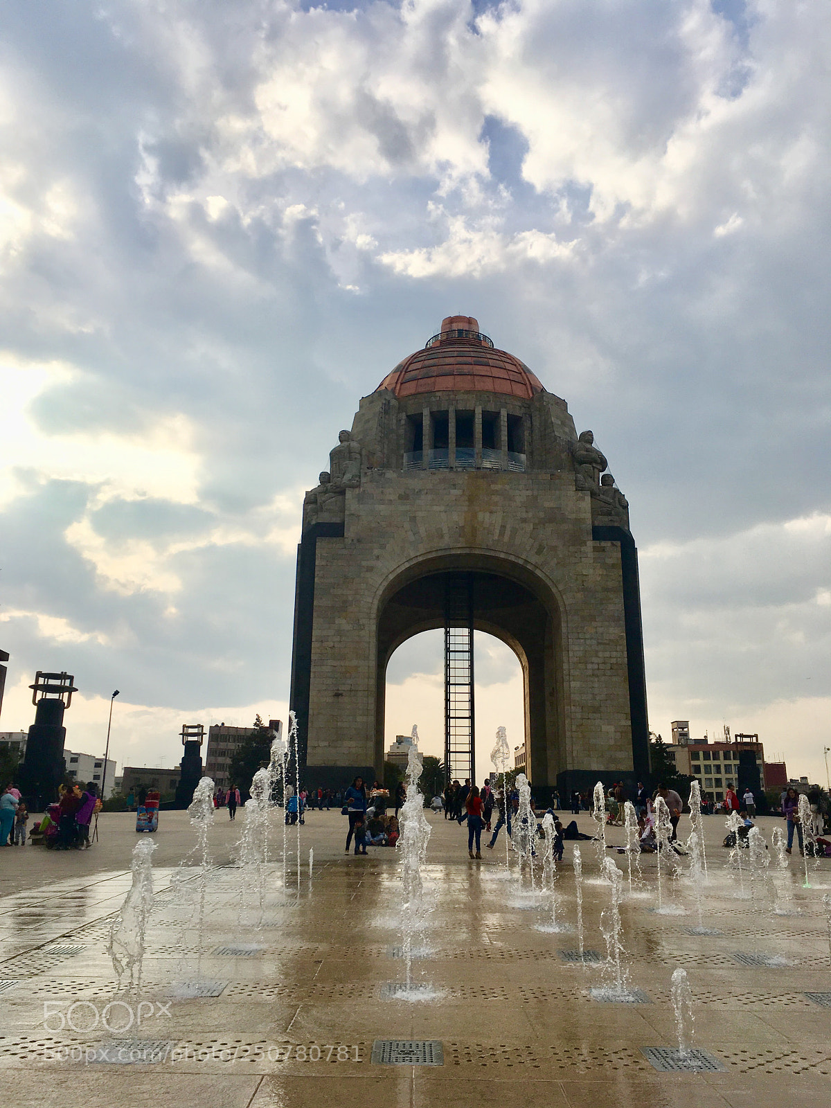 Apple iPhone SE sample photo. Monumento a la revoluci photography