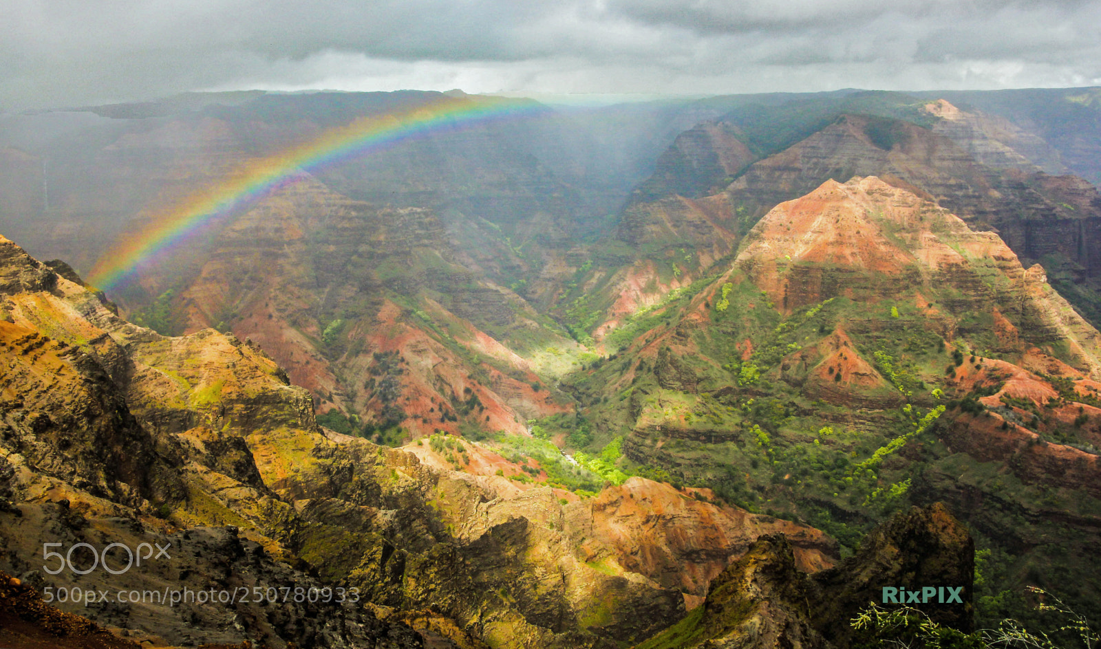 Canon EOS 550D (EOS Rebel T2i / EOS Kiss X4) sample photo. Waimea canyon rainbow photography