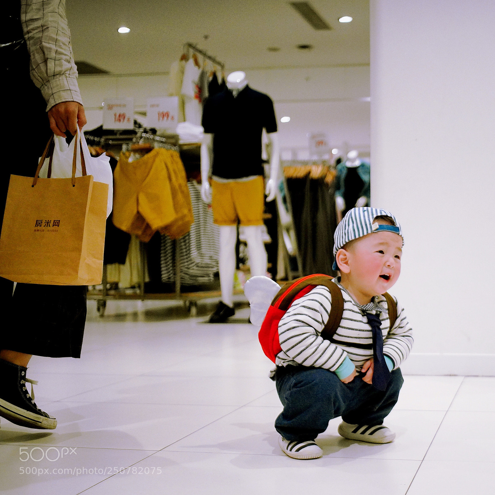 Sony a7R III sample photo. 小家伙在商场里撒欢 photography